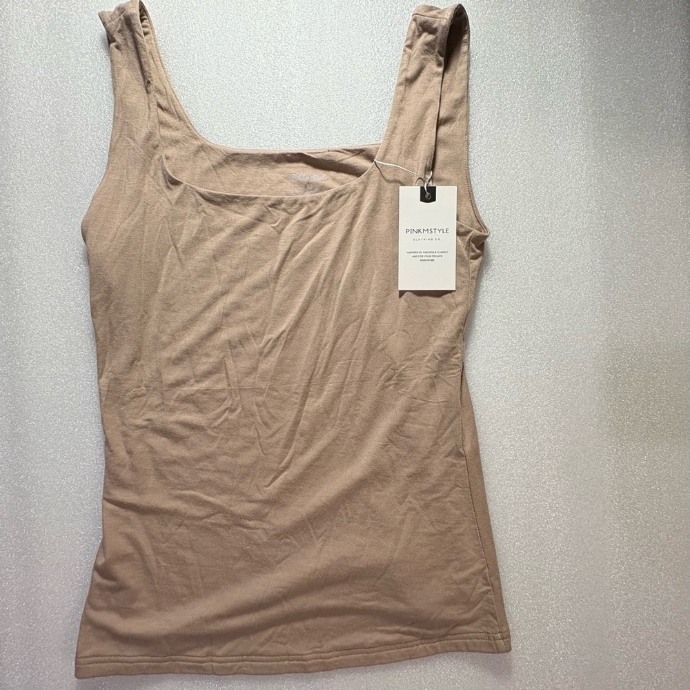PINKMSTYLE Tan Sleeveless Fitted Tank Top.  Size M.  NWT